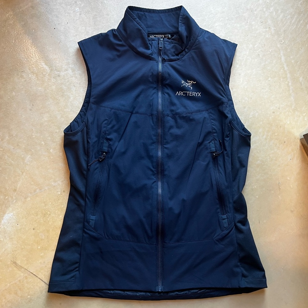 Arc’teryx women’s navy vest size XS